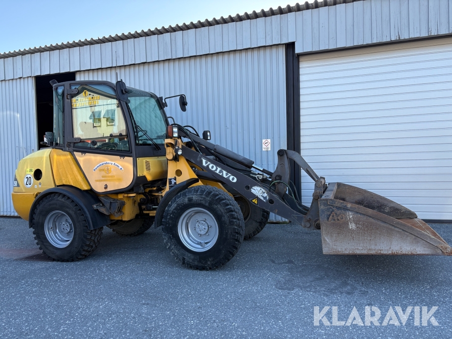 Hjullastare Volvo L25B-P med skopa och gafflar