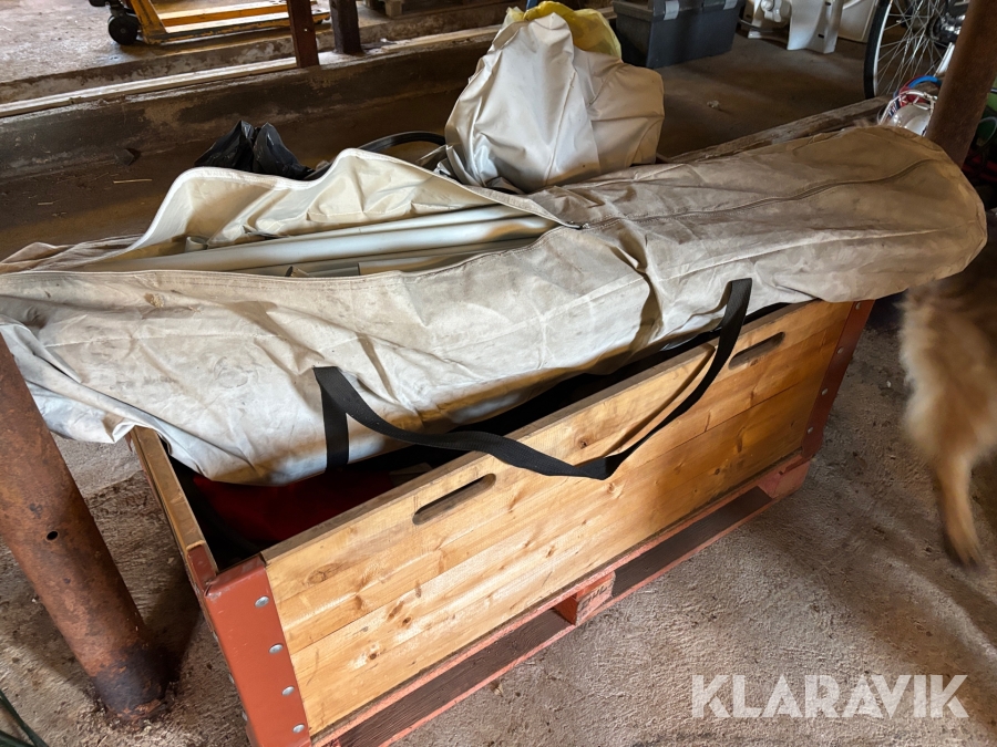 Parti med tältdelar