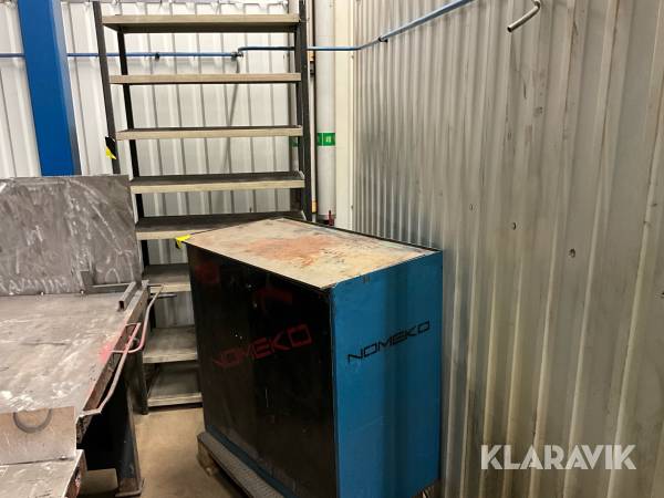 Svetsskåp och förvaringshylla