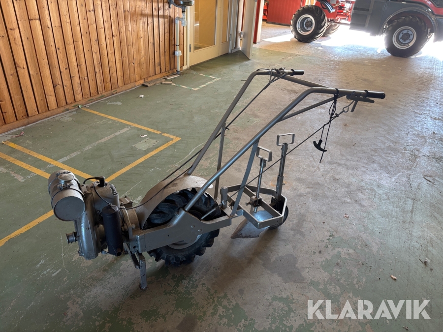 Enskörsplog med motor