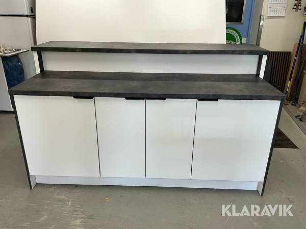 Fristående köksö med bardisk Kiinab