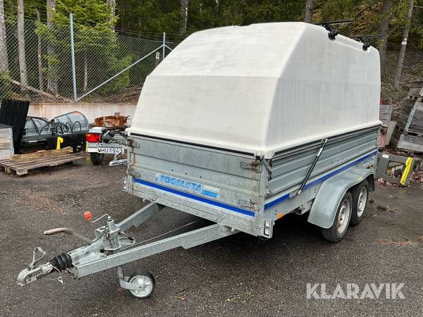 Personbilssläp Fogelsta 1500 med kåpa och takräcken