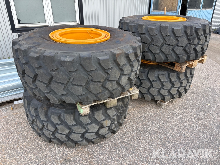 Entreprenaddäck på fälg 4 st Trelleborg