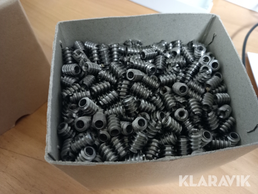 Skruvhylsa / Rampamuff / Inskruvsmuttrar M4 1500st Rampa