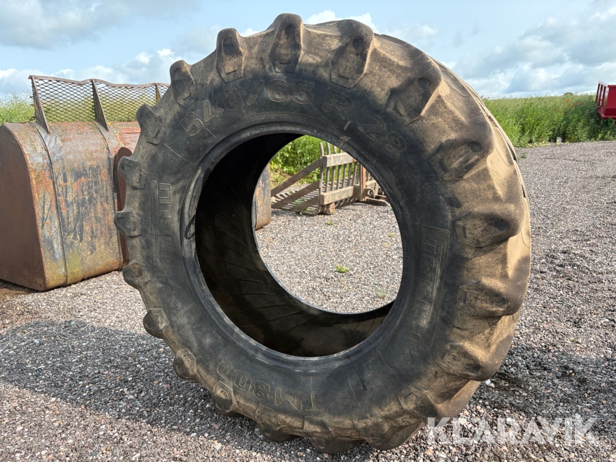 Lantbruksdäck Pirelli 540/65R28 1st