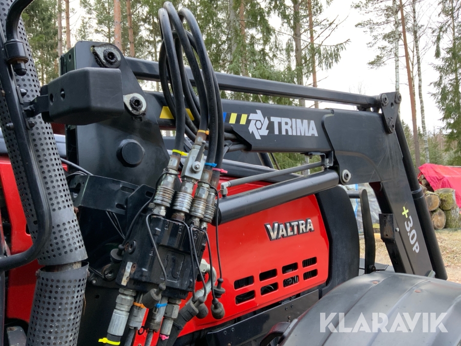 Traktor Valtra 6200-4 Hi-Trol med lastare