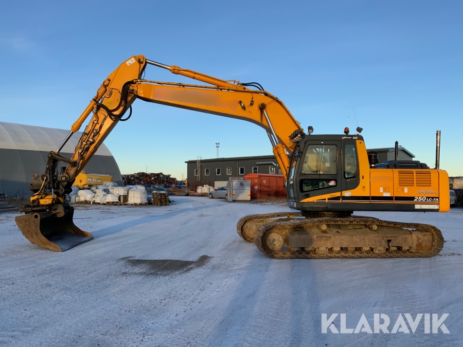 Grävmaskin Hyundai Robex 250LC-7A med tiltrotator och skopa