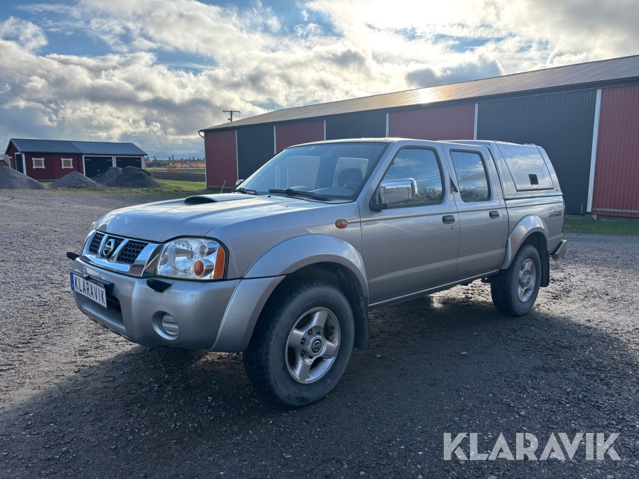 Pickup Nissan Navara dubbelhytt med Flakkåpa