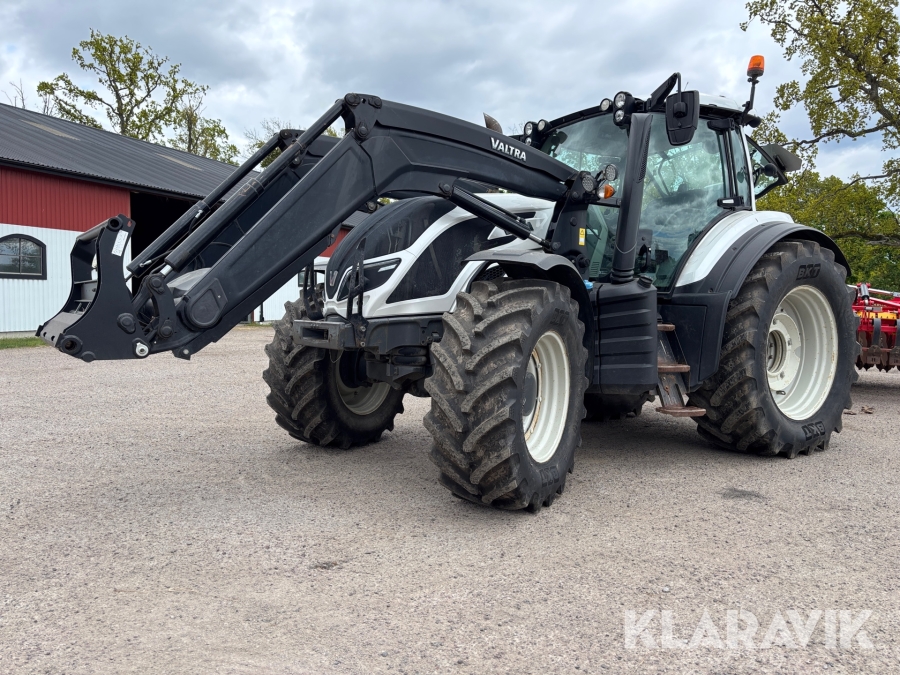 Traktor Valtra T 234 Versu med frontlastare