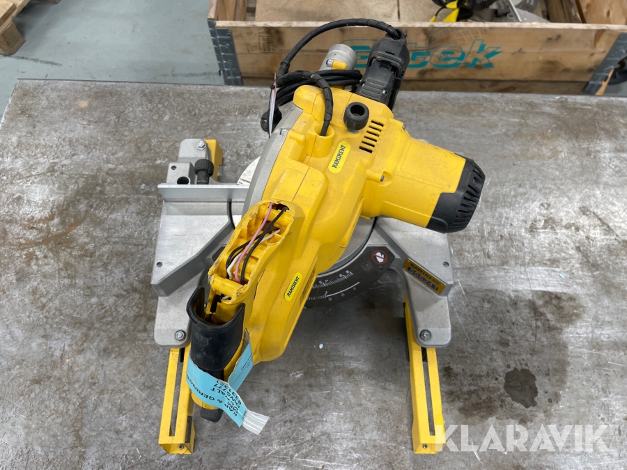Kap & Geringssåg Dewalt DWS777, Svalöv, Klaravik auktioner