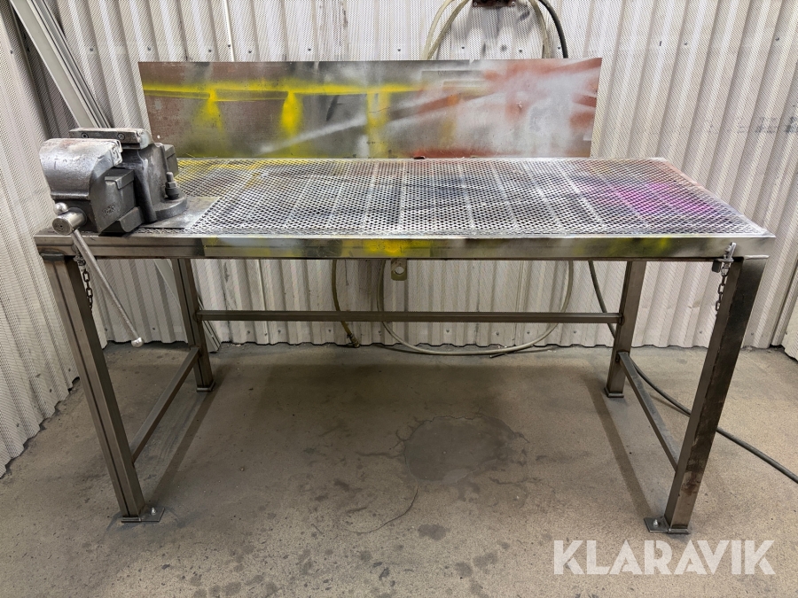 Arbetsbänk med kärl och skruvstäd