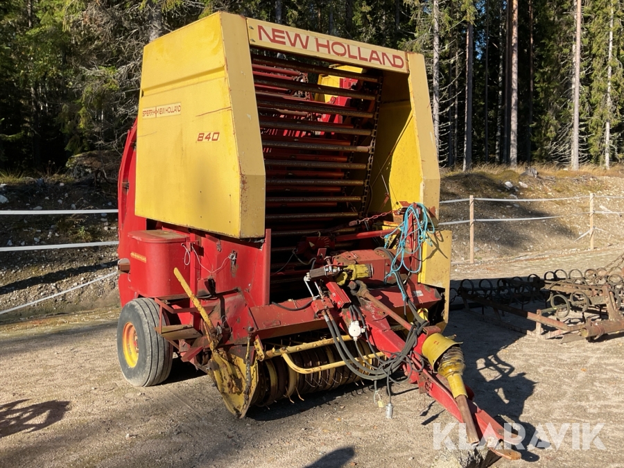 Rundbalspress New Holland 840