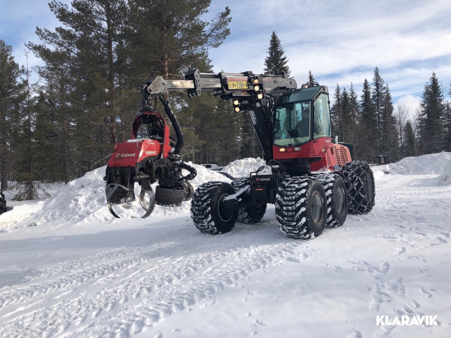 Skördare Valmet 921 med 360 aggregat