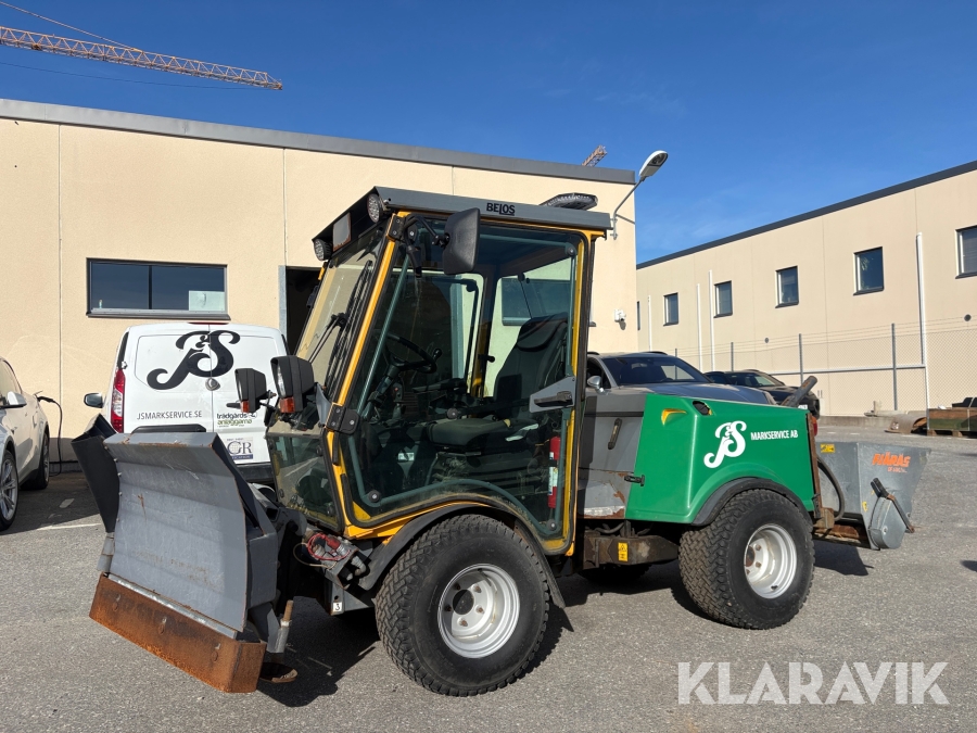 Redskapsbärare Belos Trans Pro 4560 med vikplog & sandspridare