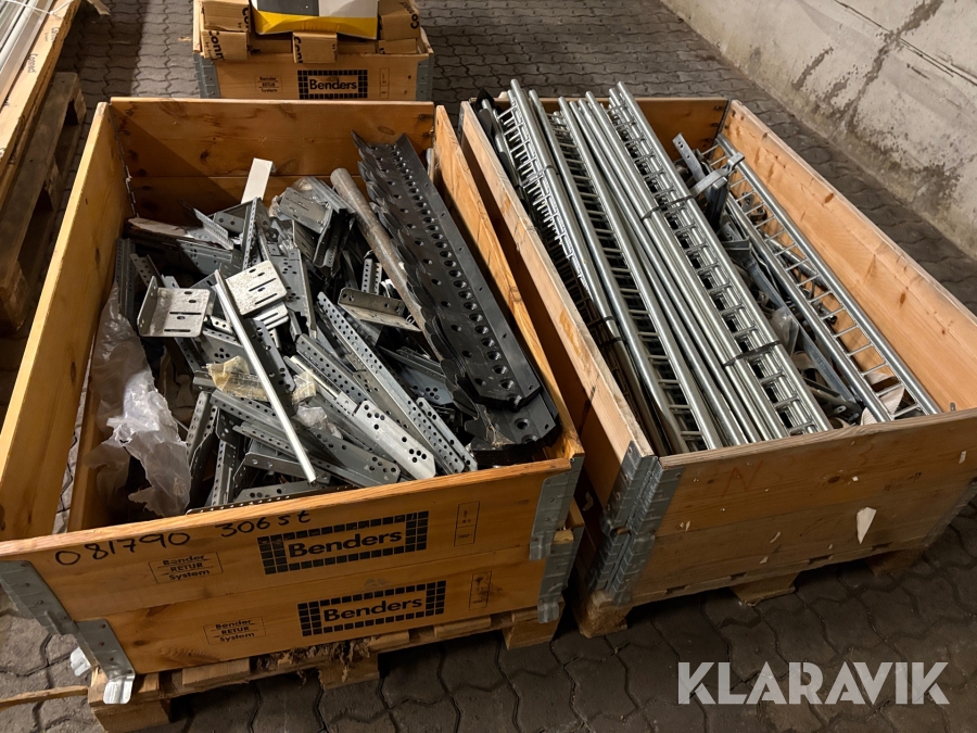 Pallar med delar till snörasskydd