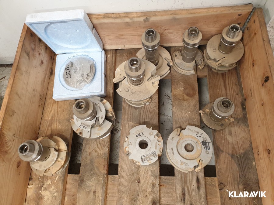 HSK 63 med fräskuttrar för trä