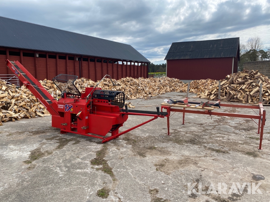 Vedmaskin Hakki Pilke 1X37 med uppläggningsbord
