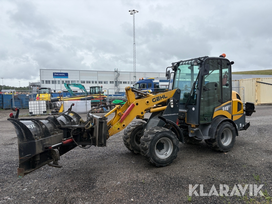 Hjullastare Gehl 540 med flera redskap