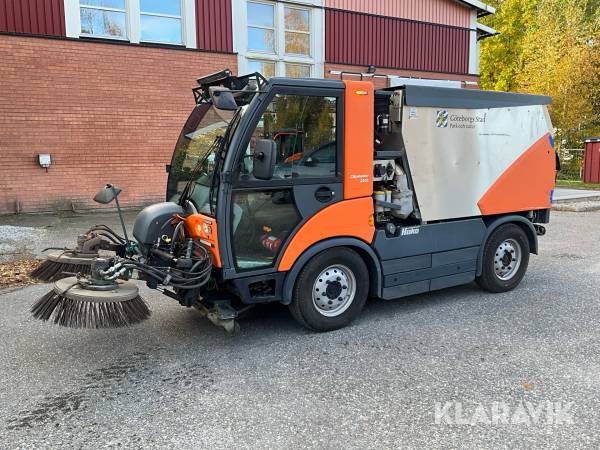 Redskapsbärare Hako Citymaster 2200 med många redskap