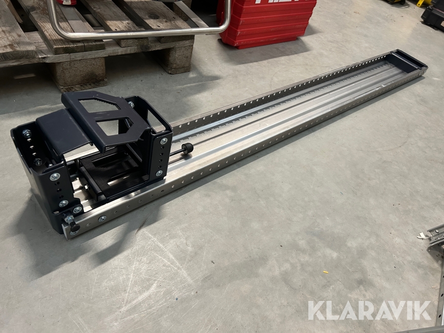 Steghållare till inredning