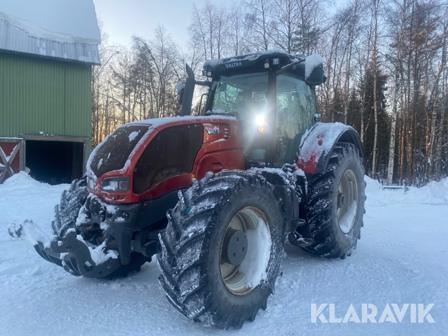 Traktor Valtra S352
