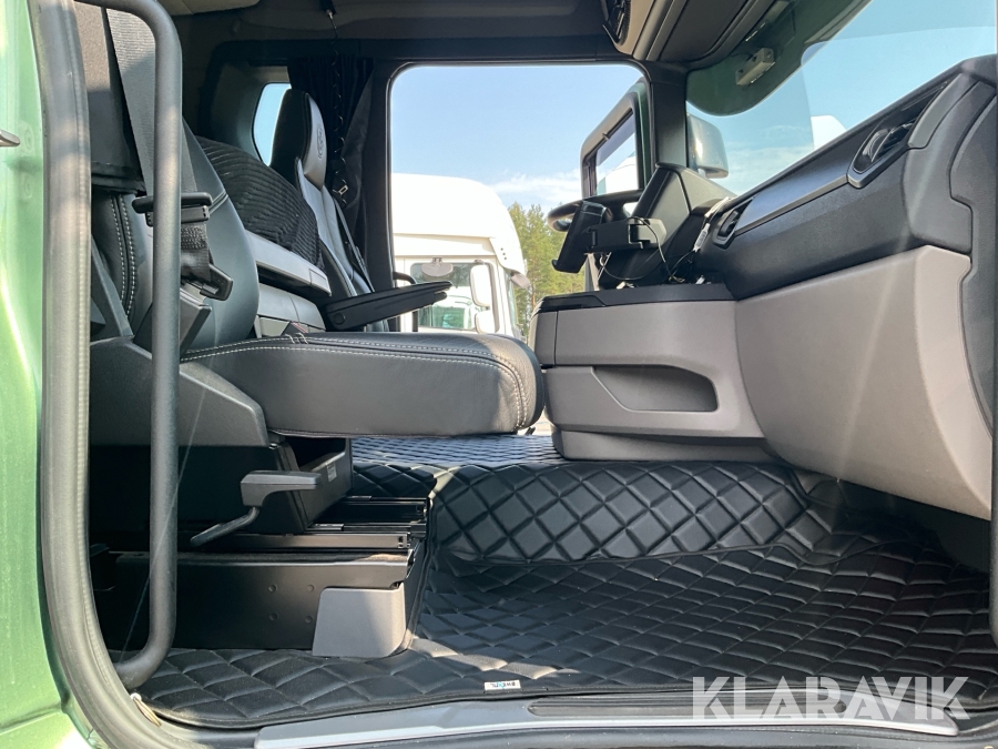 Timmerbil med släp Scania R560