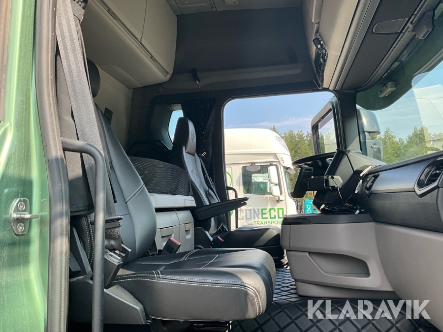 Timmerbil med släp Scania R560