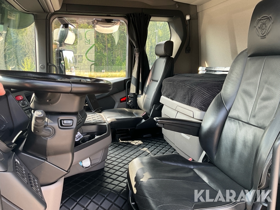 Timmerbil med släp Scania R560