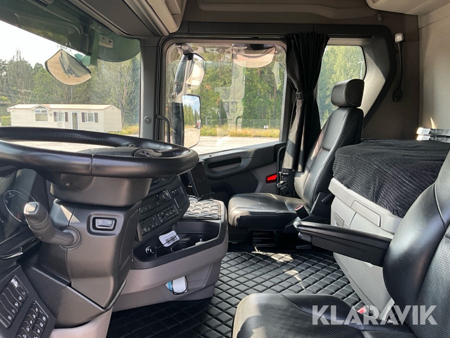 Timmerbil med släp Scania R560