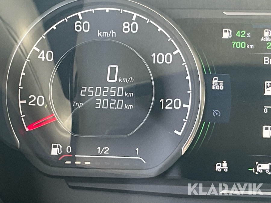 Timmerbil med släp Scania R560