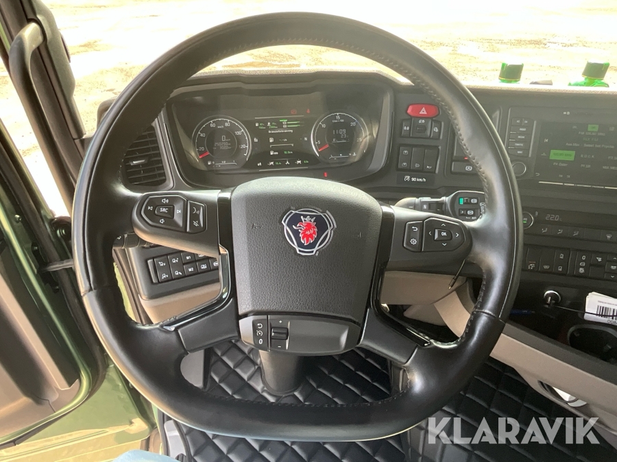 Timmerbil med släp Scania R560