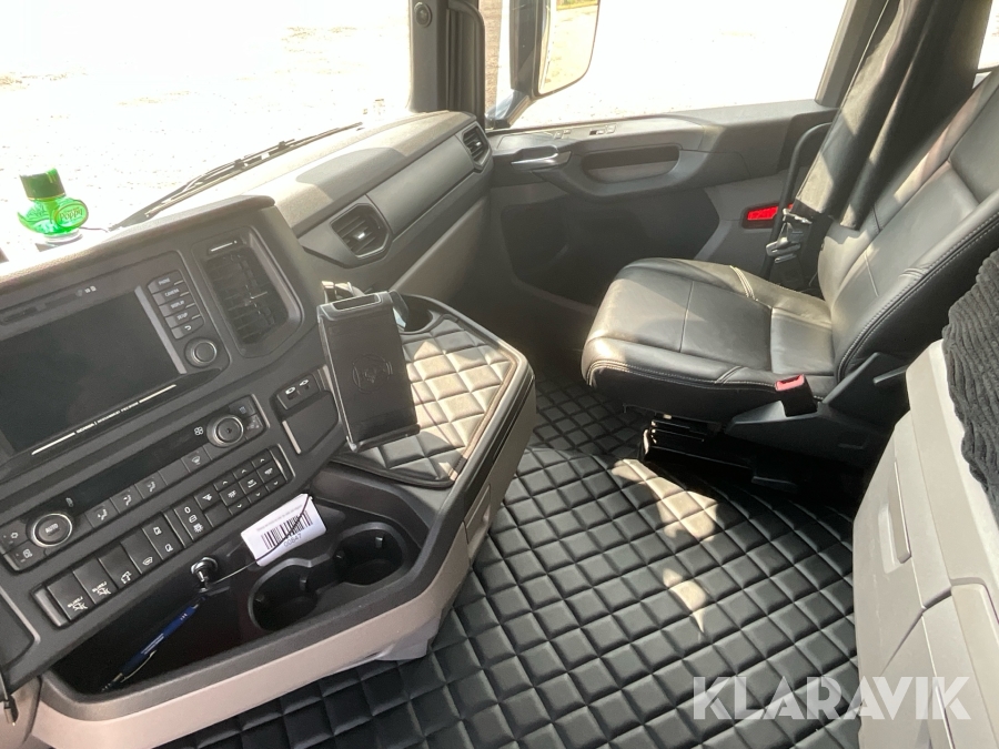 Timmerbil med släp Scania R560