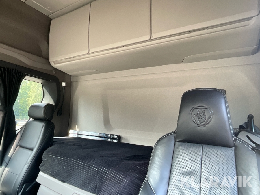 Timmerbil med släp Scania R560