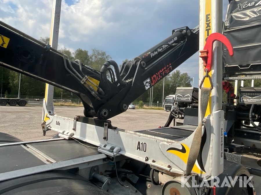 Timmerbil med släp Scania R560