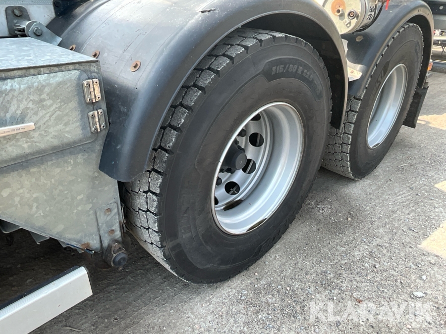 Timmerbil med släp Scania R560