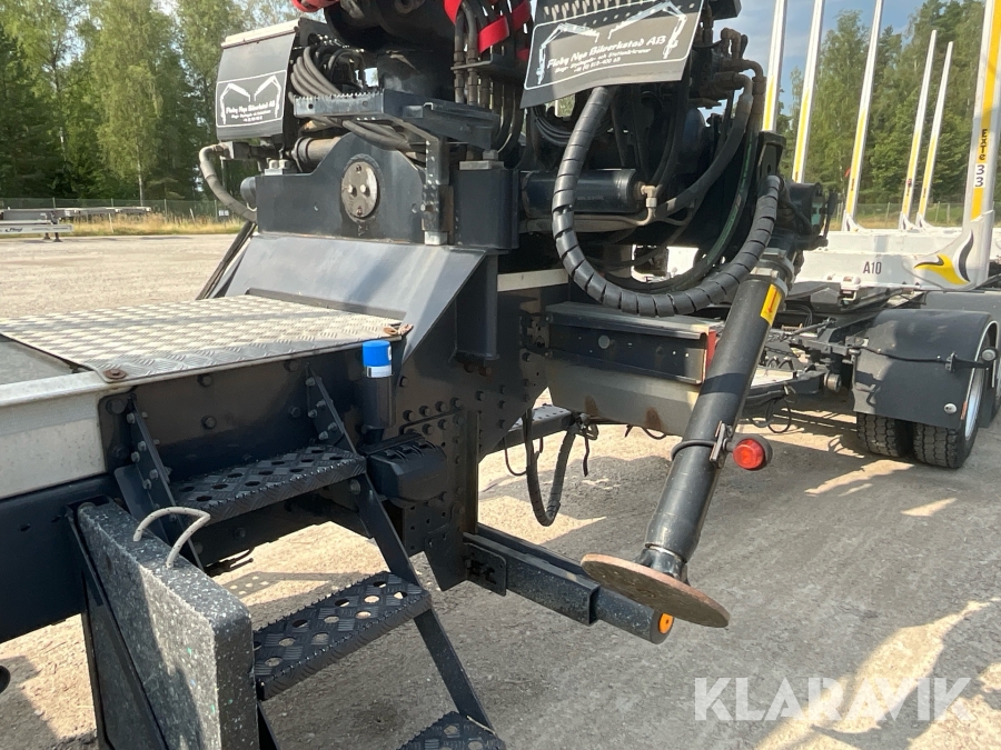 Timmerbil med släp Scania R560