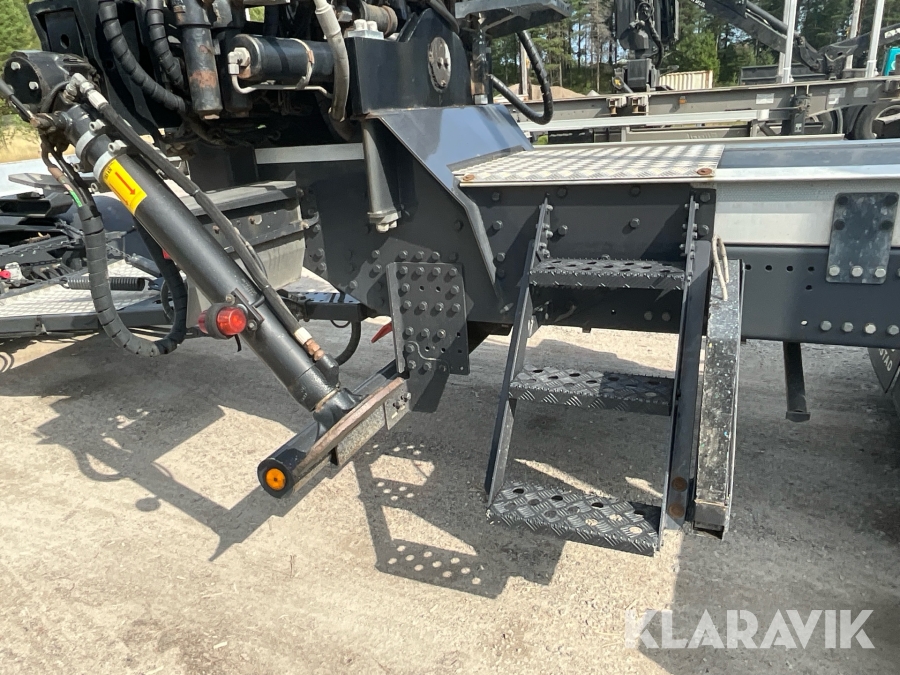 Timmerbil med släp Scania R560