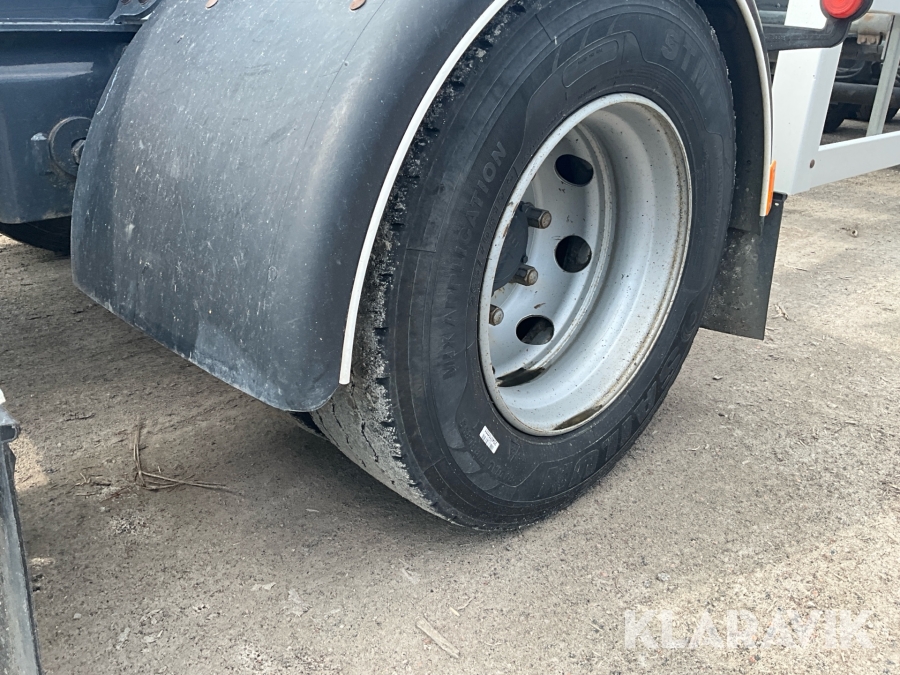 Timmerbil med släp Scania R560