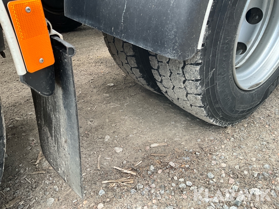 Timmerbil med släp Scania R560