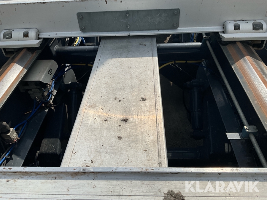 Timmerbil med släp Scania R560