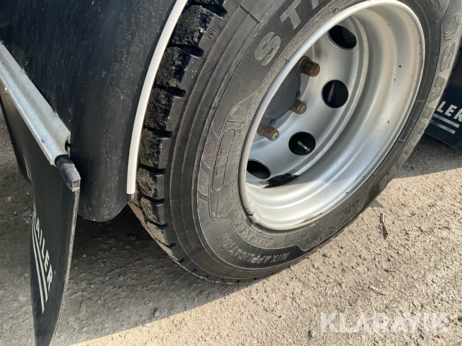 Timmerbil med släp Scania R560