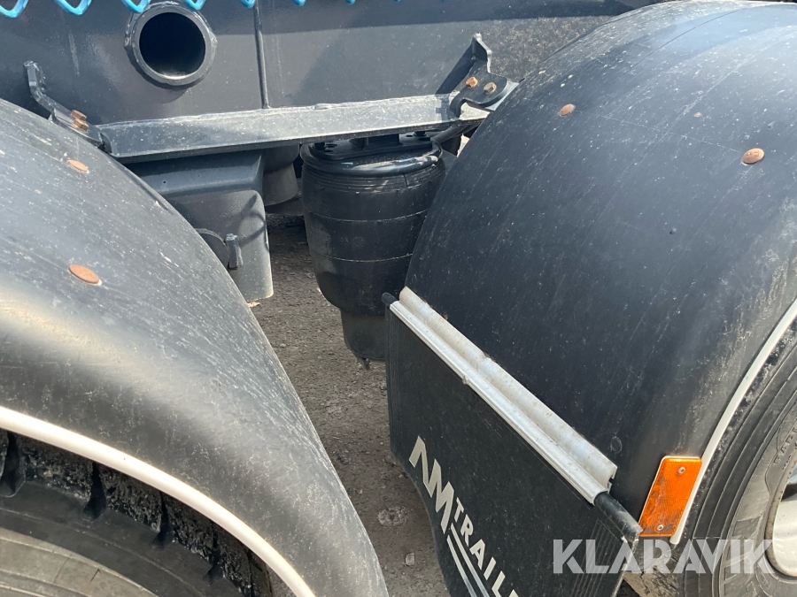 Timmerbil med släp Scania R560