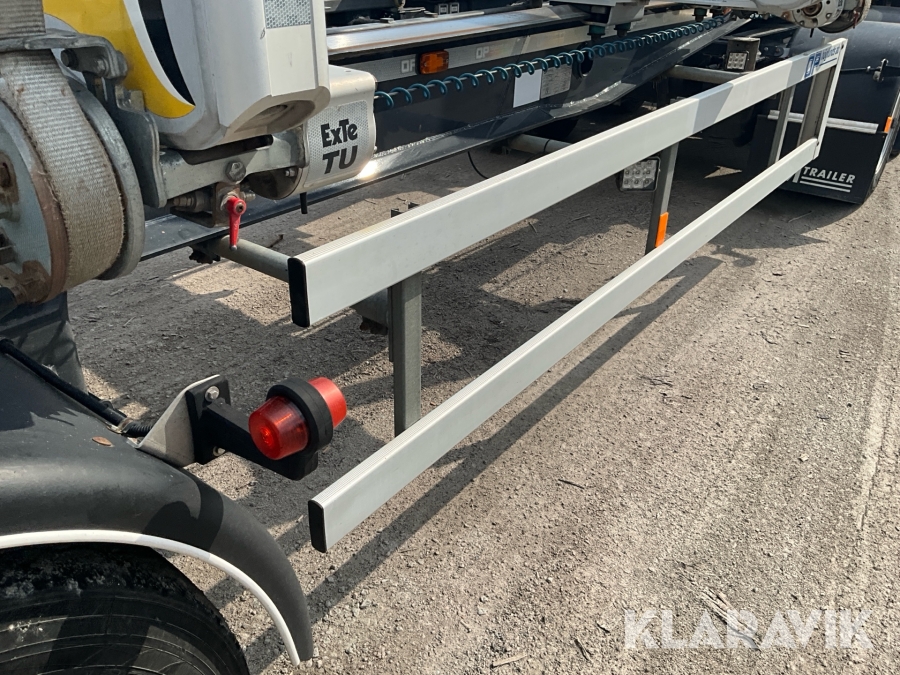 Timmerbil med släp Scania R560