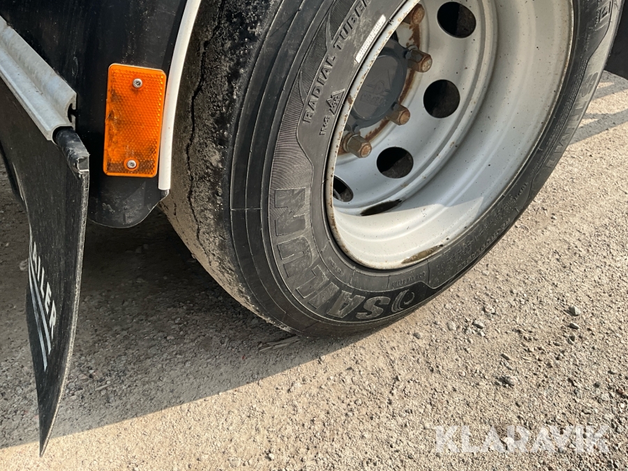 Timmerbil med släp Scania R560