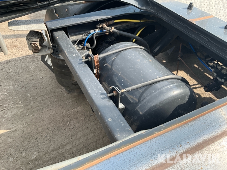 Timmerbil med släp Scania R560