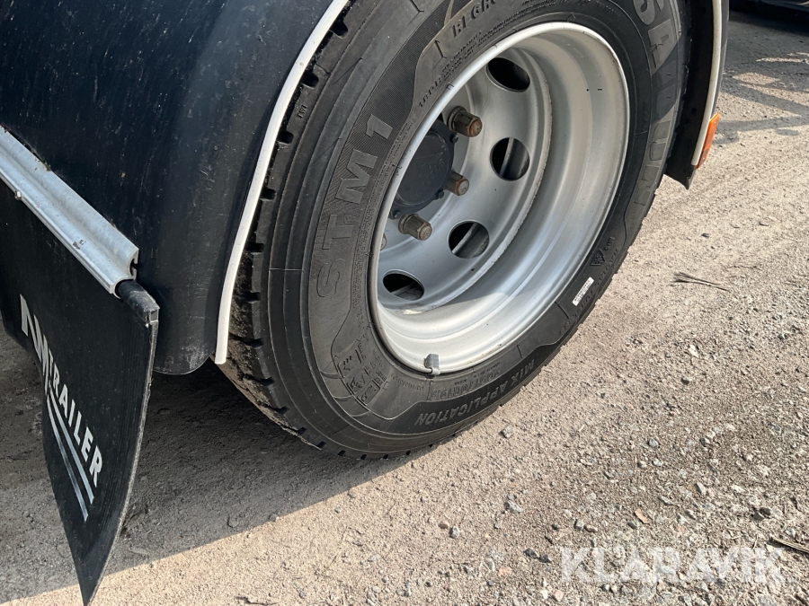 Timmerbil med släp Scania R560