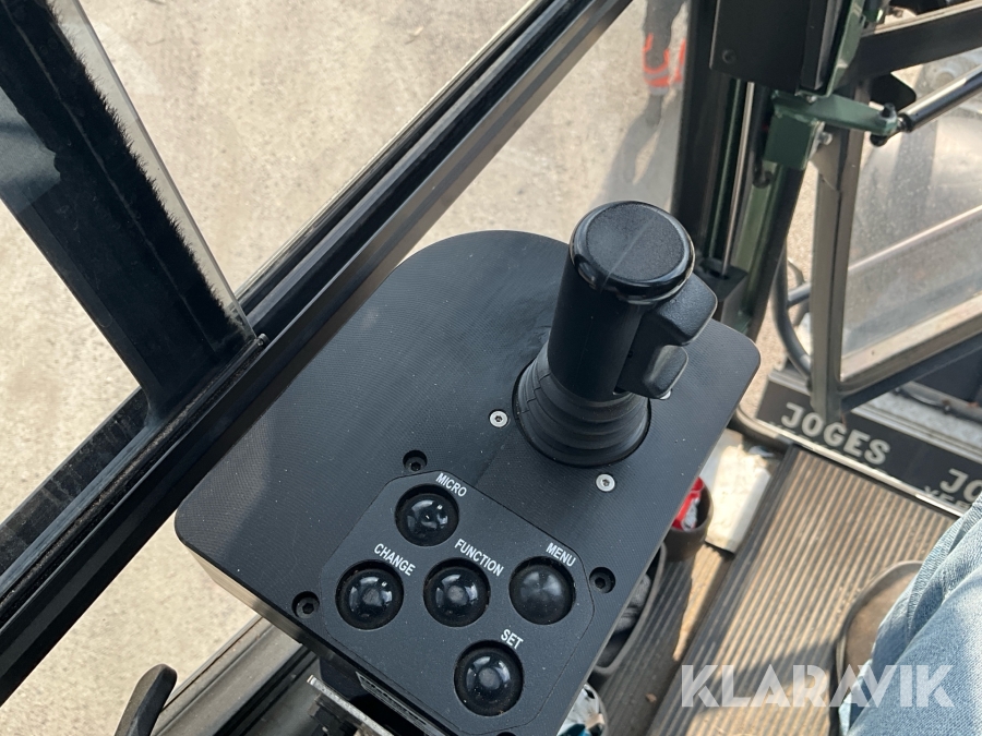 Timmerbil med släp Scania R560