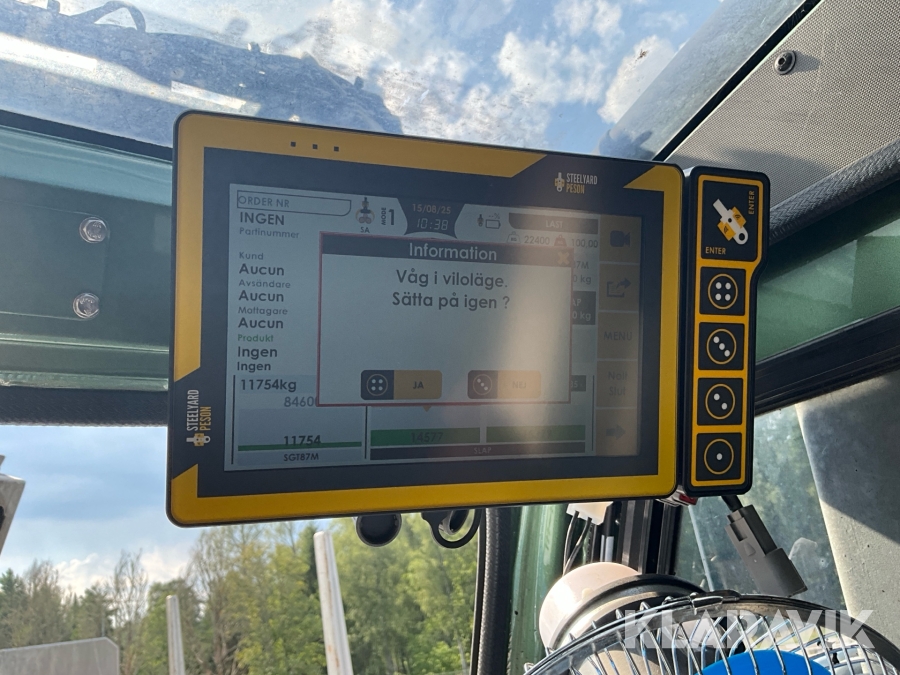 Timmerbil med släp Scania R560