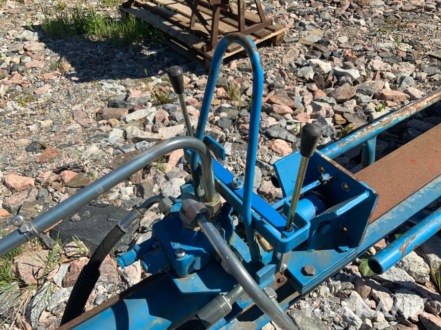 Hydrauldriven vedklyv Nedergatans maskiner TK130