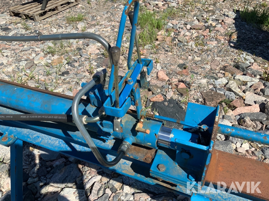 Hydrauldriven vedklyv Nedergatans maskiner TK130